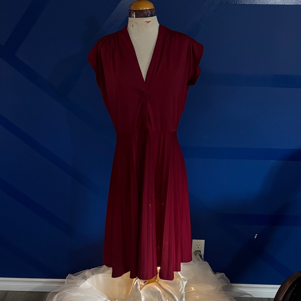 Elegant Burgundy Midi Dress